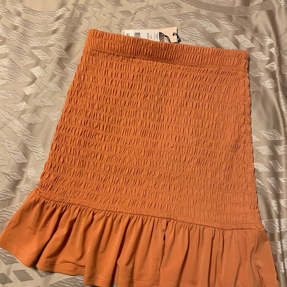 BCBG smocked mini skirt 🔥 - Picture 9 of 13